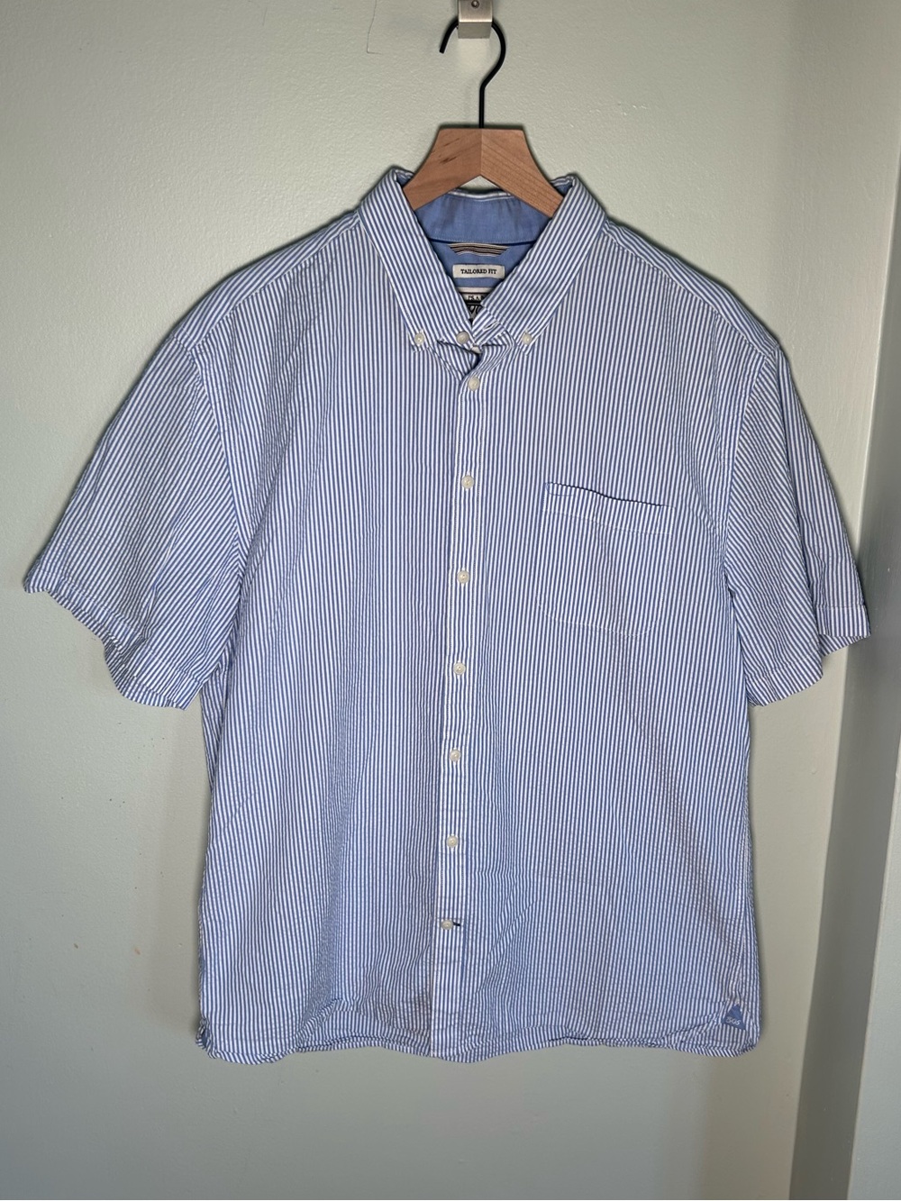 Jos. A. Bank Seersucker Short-Sleeve Button-Down Shirt - Blue & White Stripe